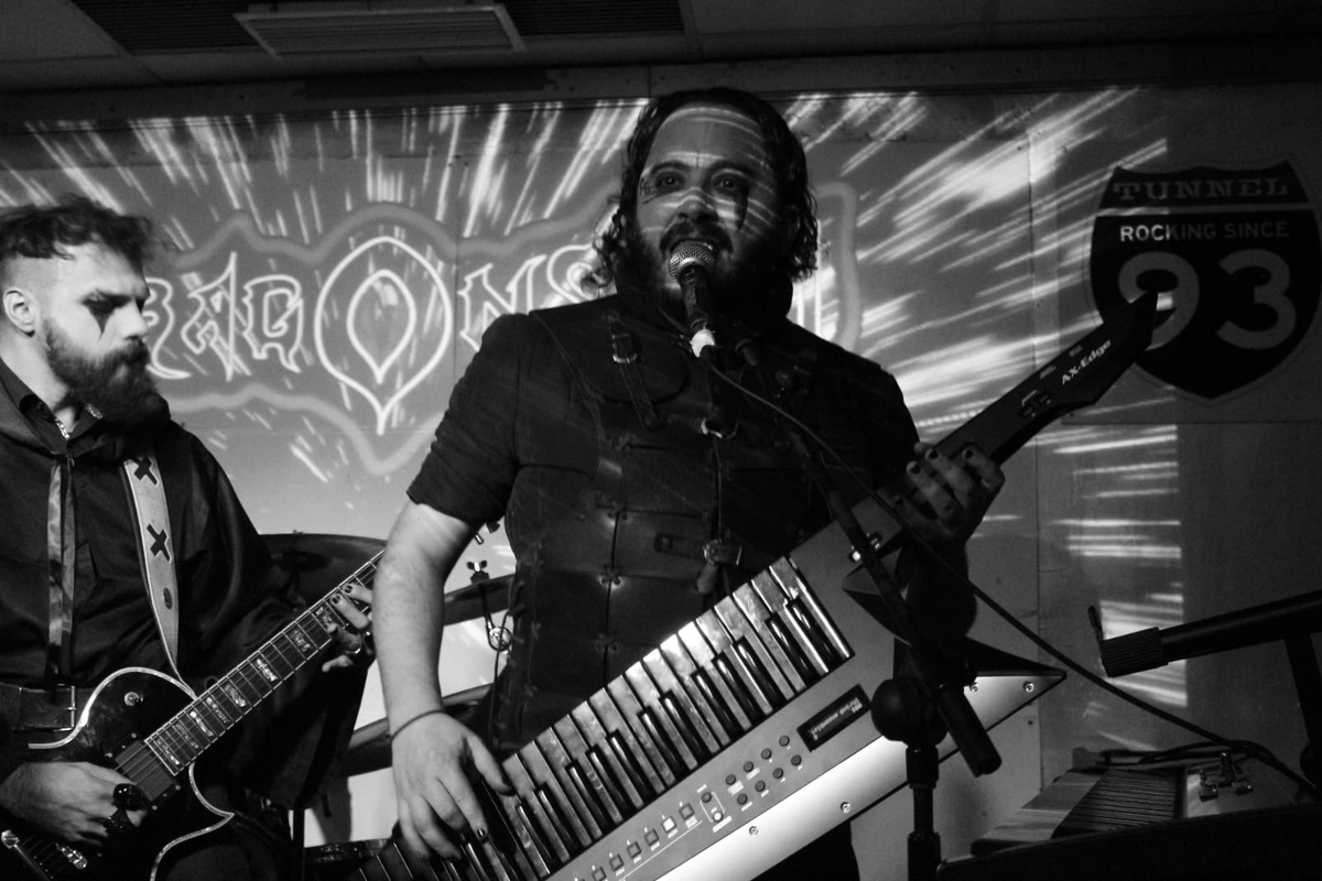 Volgrand's tweet photo. Tocar con #DragonSoul ha sido una experiencia INCREIBLE. ¡Qué pedazo de primer bolo! Y de aquí, ¡a seguir adelante!
¡Más #Dragonmetal pronto en los mejores antros heavies! https://t.co/0Y3JqLgRXz