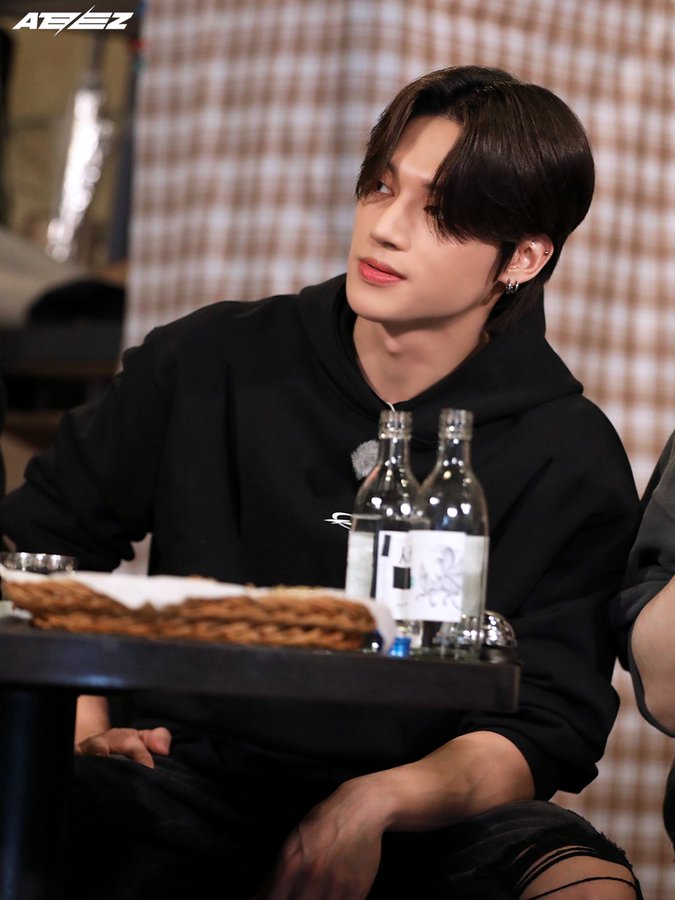 wxxssy's tweet photo. cw // fluffy bf wsn, drunk sn, drabble

"you're already red in the face."

sαn wanted to laugh at the words; it's not like it takes a lot for that particular color to rise on him. two reasons were the most frequent: alcohol and his boyfriend. 

when he had the two together it https://t.co/LoVkHpC8Ky