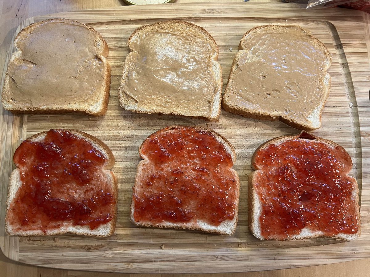 WarmUpBoston's tweet photo. ham or turkey subs, PB&J sandwiches, chicken noodle, tomato soup, hot chocolate, hygiene items, hot hands, harm reduction items, snacks, socks, water. #WarmUpBoston #ServeThePeople #SurvivalProgram #MutualAid #MobileDistro #HarmReduction (2/2) https://t.co/OmJvloUEF6