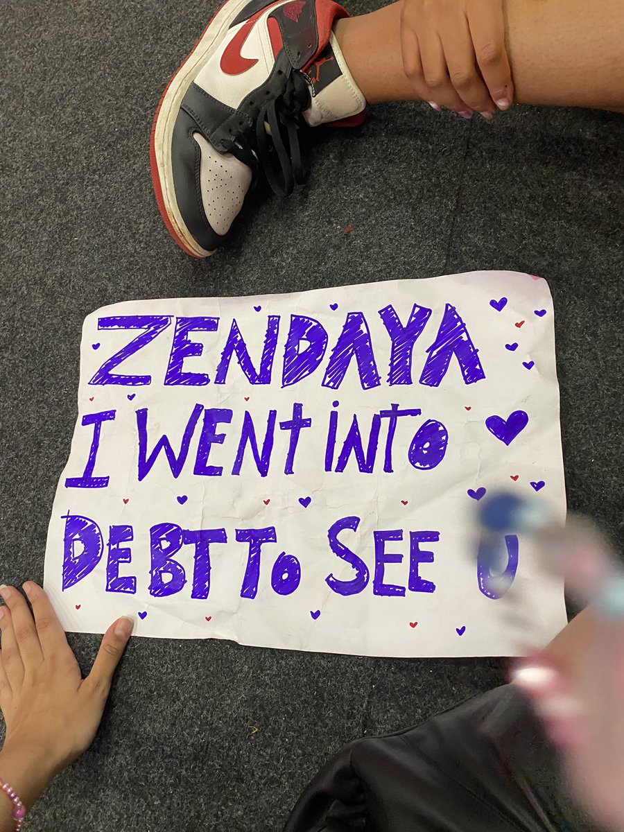 btsklore's tweet photo. A ZENDAYA RIU DA MINHA PLACA https://t.co/0liiH1HgTk