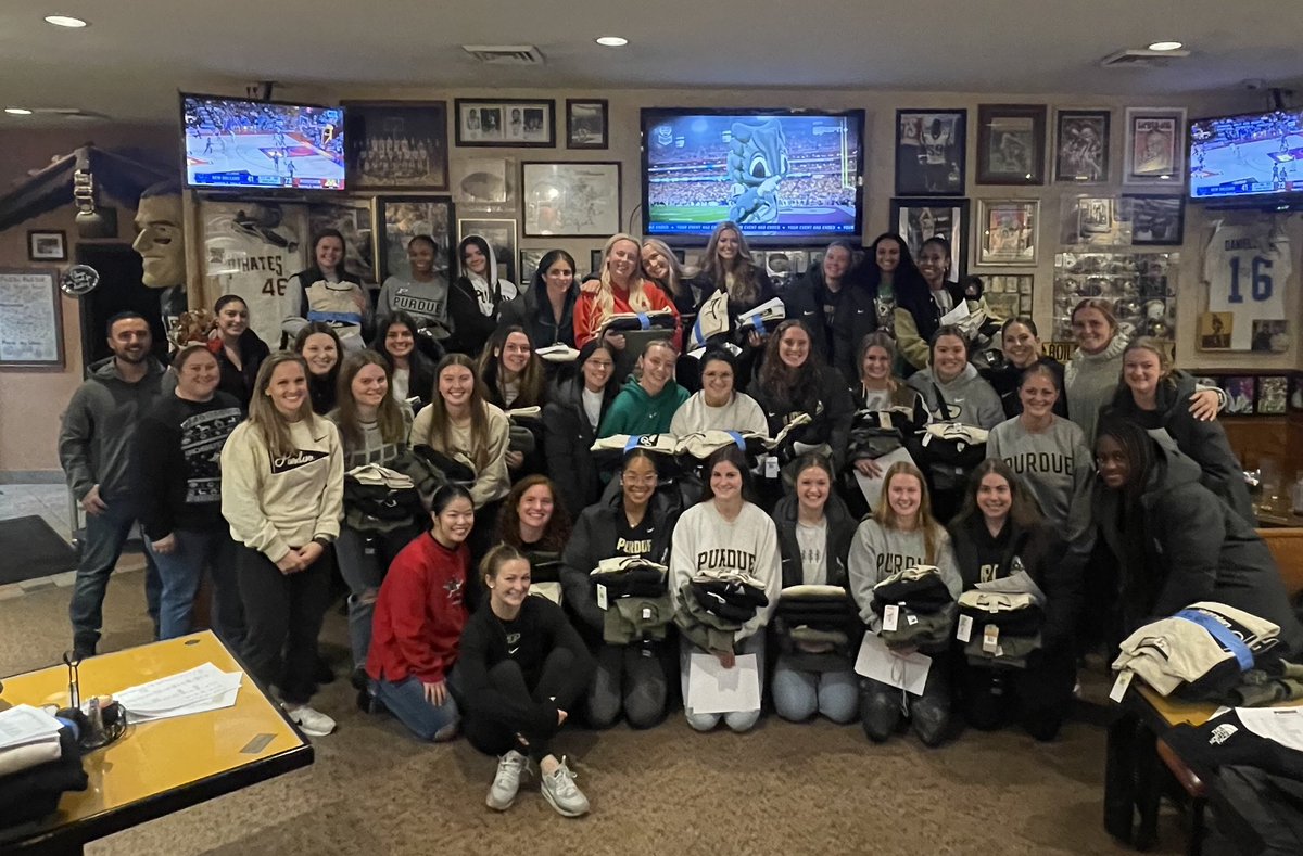 ‘Tis the season. ✨

Celebrated the holidays and received new gear at our holiday party!