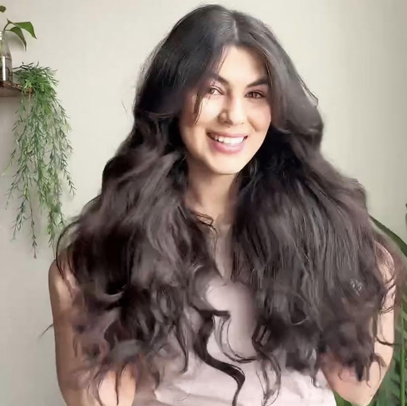 RodanFieldsHQ's tweet photo. Q: How does hair grow, and why is the scalp so important for haircare 🤔
A: We're breaking it all down on the blog  + sharing the science behind our products.

Read all of it on the blog: https://t.co/KCiIwNGeMW https://t.co/8BLxd4FaNA