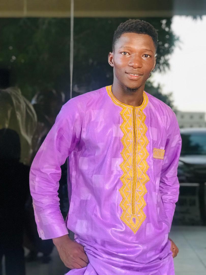 YahyaKrubally's tweet photo. How about being your brand ambassador? Oya! Business will soon start booming deh if you sign me. I don't have be a celebrity🙄🙄
#jsaweek'02
#culturalday https://t.co/Ea0dAKUB8z