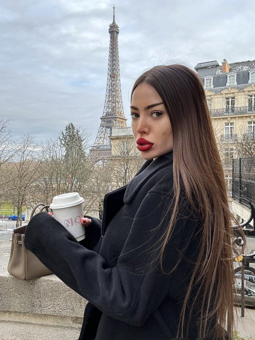 My Paris🖤 https://t.co/ZLiy4o34ba<a href="/tag/alaia"class="tags"><span>#alaia</span></a>