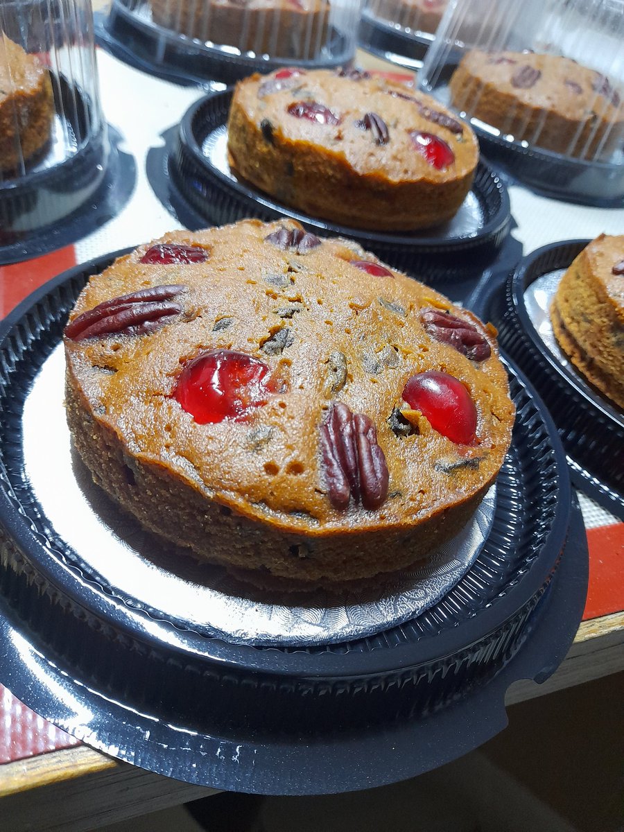 DezinerCC's tweet photo. 300g Brandy Soaked Fruit cake R120 each. Order via whatsapp 072 249 6808, can courier within JHB for R50.
#Christmas #Christmascake #fruitcake #brandycake #cake #Jhb #Johannesburg #SouthAfrica https://t.co/Ef07QEW3YX