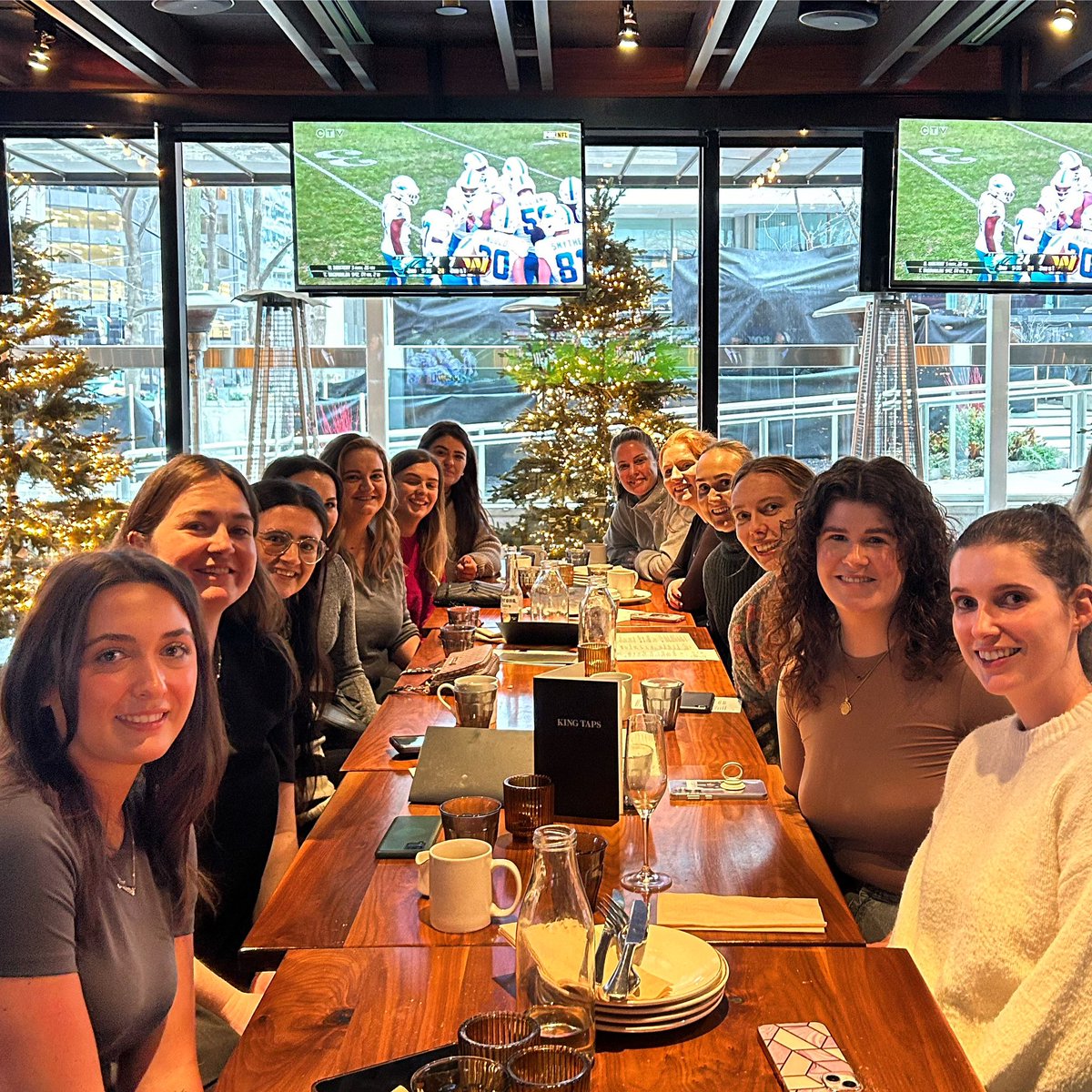 StPatsToronto's tweet photo. Ladies who brunch ππΌββοΈ Members of our ladies team were all smiles as they caught up over eggs and mimosas this morning π³ Interested in joining our club? drop us a message or compete our registration form https://t.co/lbwcp1FciY #irishintoronto #lgfa #gaa #newtotoronto https://t.co/9lZmXYyvkO