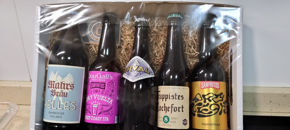 Quería compartir por aquí que <a href="/LaCuevadeLupulo/">La Cueva del Lupulo</a> es un gran lugar para la gente apasionada de las cervezas. Muchas variedades y posibilidad de beber allí o llevártelas. 
Adjunto foto de un pack para regalo que diseñamos el otro día. Trato excelente y patrocinador de <a href="/UnionistasCF/">Unionistas de Salamanca CF</a>