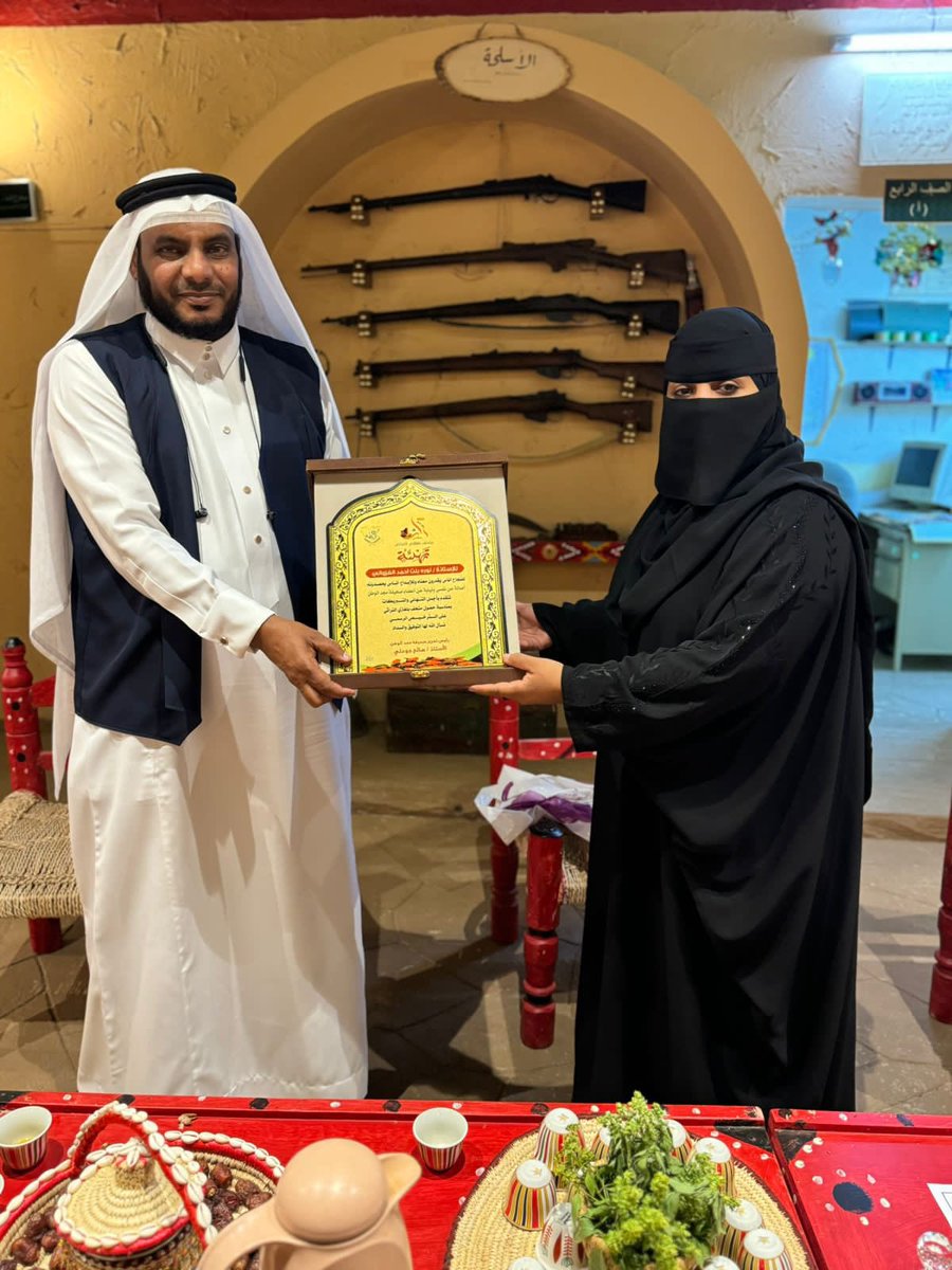 TBilghazi's tweet photo. سعدنا في #متحف_بلغازي_التراثي
بزيارة صحيفة مجد الوطن الرسمية وتوقيع عقد الشراكة بين المتحف والصحيفة ويمثلها الأستاذ صالح جوحلي.
كما سعدنا بالتكريم بدرع من قبل ممثل الصحيفة بمناسبة حصول المتحف على الترخيص . https://t.co/ZQLSQkNv70