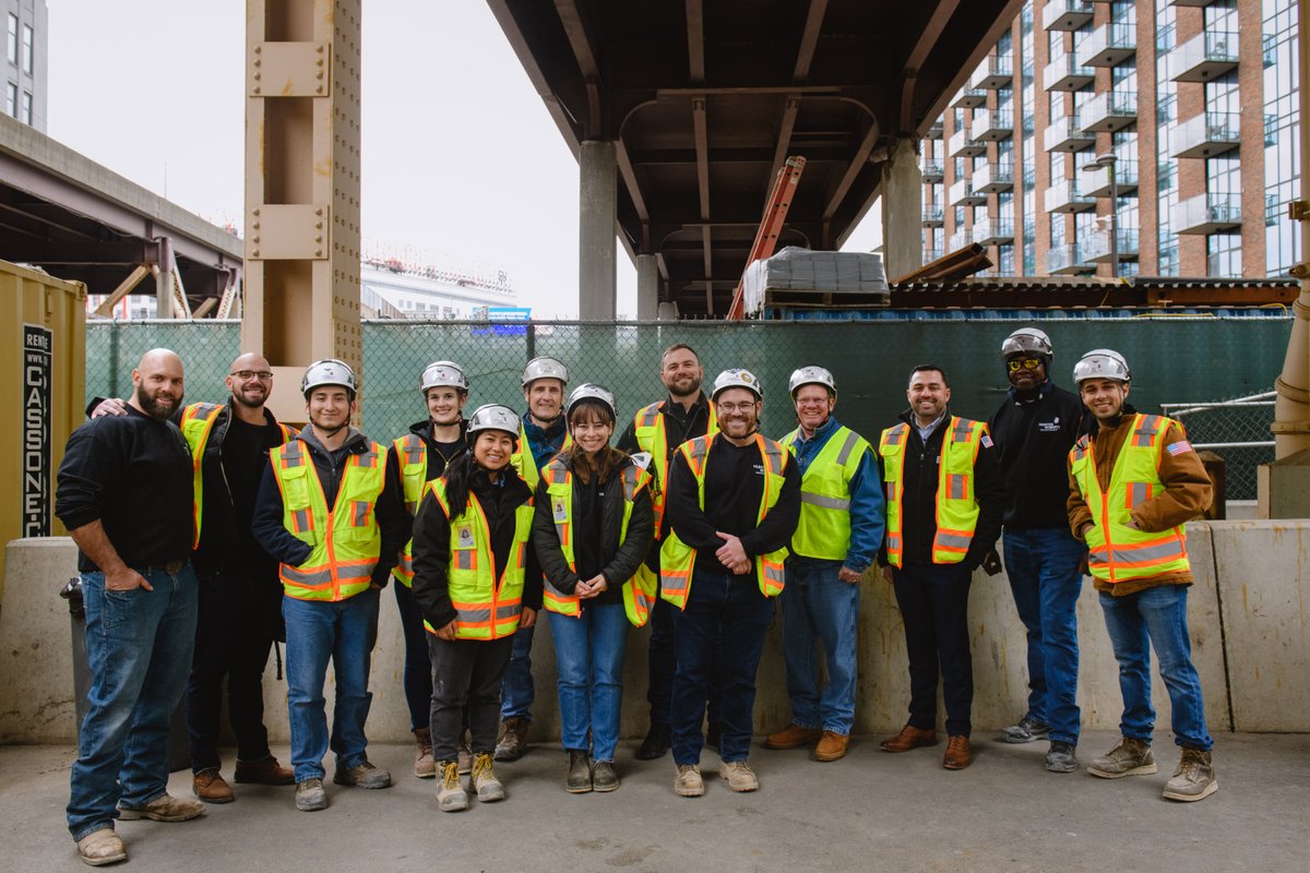 HunterRobertsCG's tweet photo. We are tipping our hard hats off to the incredible team at Jackson Ave for reaching new heights this week with the topping out of our structure in LIC 🏗️  #AmericanLion #ToppingOut #HRCG #WEDeliver #HRCGNY #ResiTower #BuildingNYC https://t.co/UAlqKru2NP