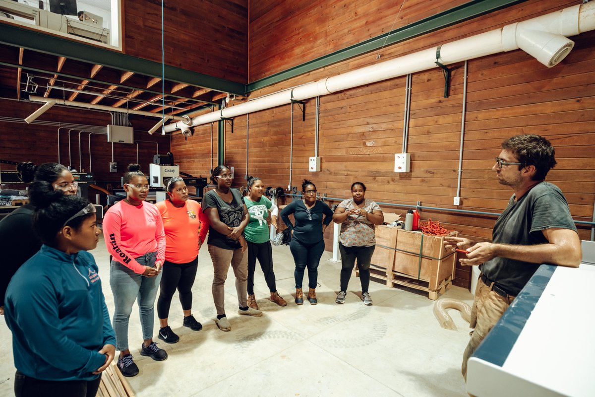 ProsperaGlobal's tweet photo. More than just a factory: a collaborative space. #CircularFactory innovates not only in its structure but also promotes human and technological interaction. Discover how this work redefines architecture and creates a vibrant ecosystem at @ProsperaZEDE! https://t.co/gUDFj7vG1B