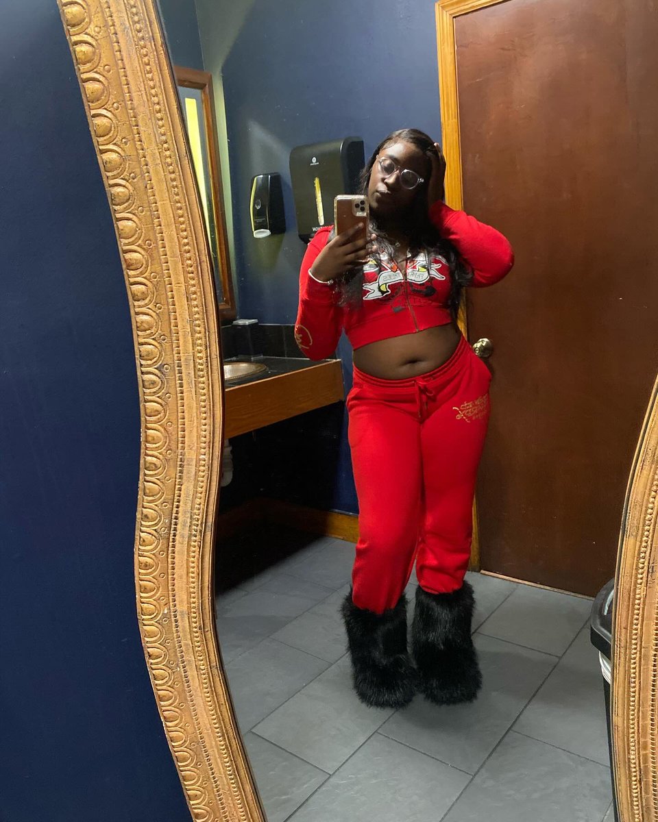 phathedon's tweet photo. ed hardy on me , make em wanna kiss it💋🖤 https://t.co/Dyazsr2Jvv
