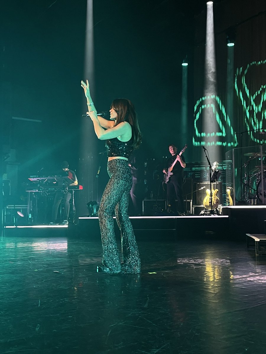 AppelleMoi_Pris's tweet photo. À la maison, j’ai donné ma voix &amp; vécu ce concert comme le premier, il y a plus de 20 ans 🥺 
Cette journée était folle ! 🩵 https://t.co/lZ10lTr8Y8
