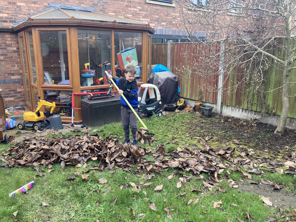LAHatfield13's tweet photo. Glad we got this lot cleared up before the snow! 🤣
@WimboldsleyCPS @MissCfromHC https://t.co/7ckpIOKiyt