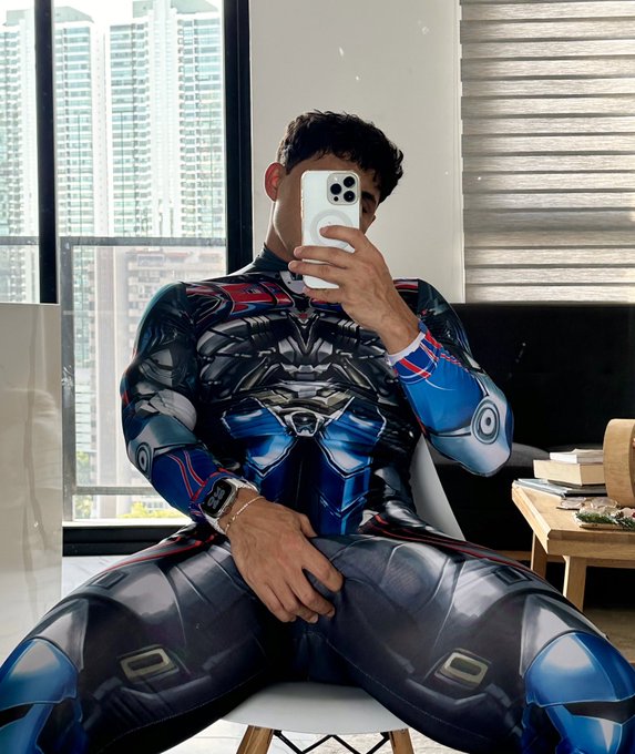 You can now get in the car  https://t.co/uiUqR0GpdC https://t.co/BRDnG0hTFn