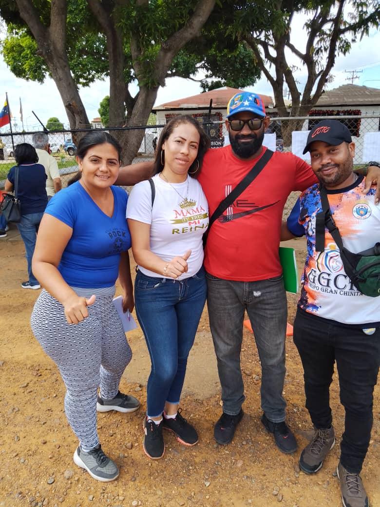 Nuestros Camaradas de la Secretaria Municipal Tatiana Contreras y Jonathan Barrera en la parroquia unare salieron a votar y dijeron presente por nuestro Esequibo 🇻🇪

#ElEsequiboEsNuestro
#5VecesSí 
#yosivoto
instagram.com/p/C0aBPVcuDLS/…