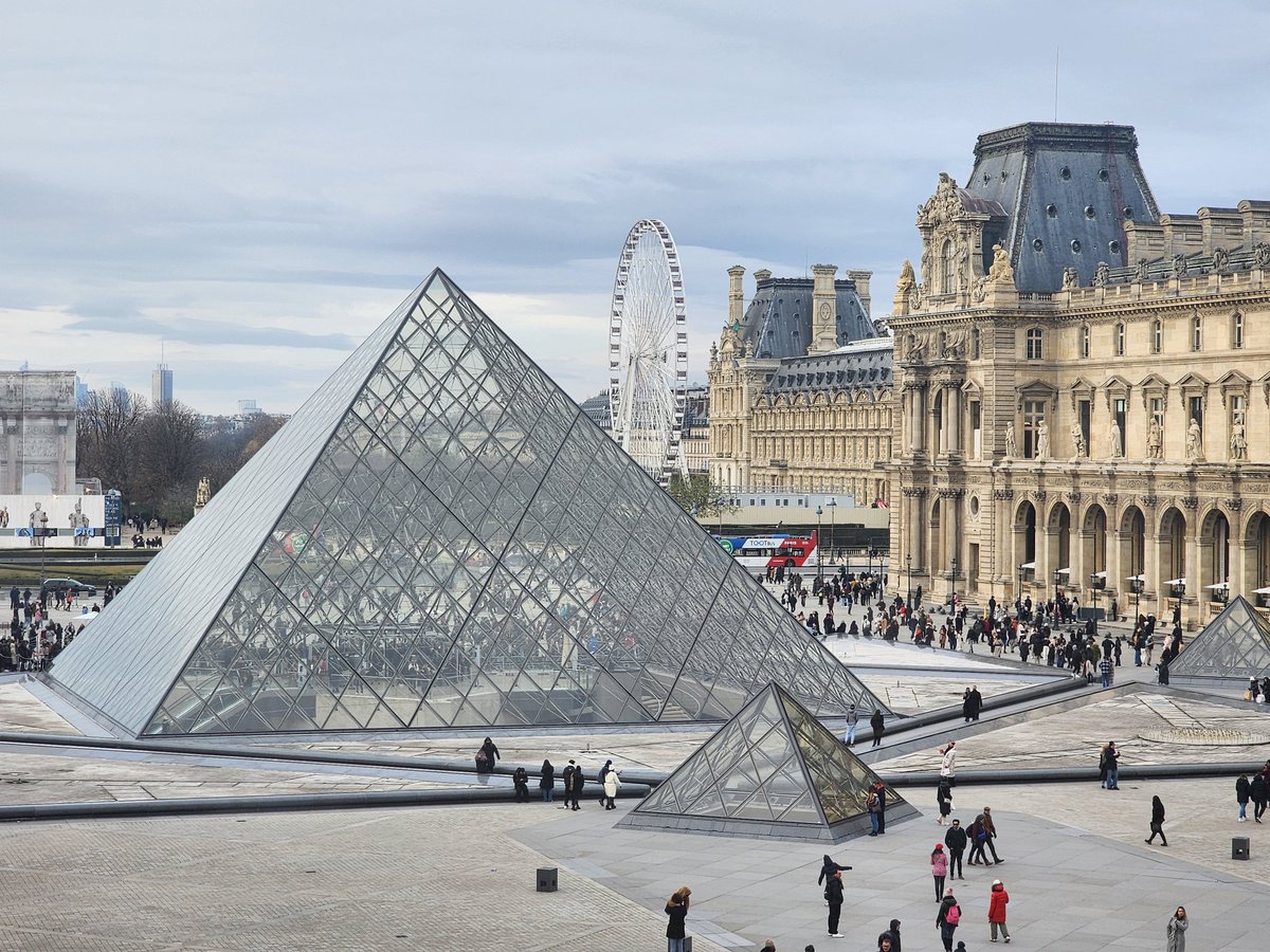 MushyB24's tweet photo. Louvre Museum in Paris, France https://t.co/3QmNsCzenb