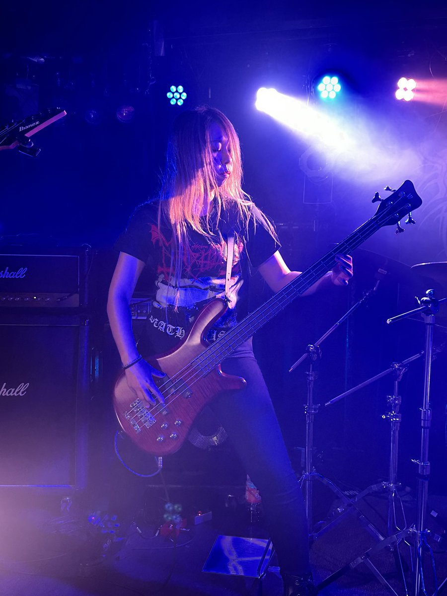 megante_nushi's tweet photo. Heterogeneous Andeadのライブに行ってきました。確か前に見たのは難波のライブハウスでしたので、2回目の参戦です。活動終了は寂しいですが、いい轟音を届けてくれたと思います。2時間以上のライブは最後に相応しい演奏でした。この爆速デスラッシュをもう見れないと思うと、、
#HeterogeneousAndead https://t.co/48YpfvKEmt