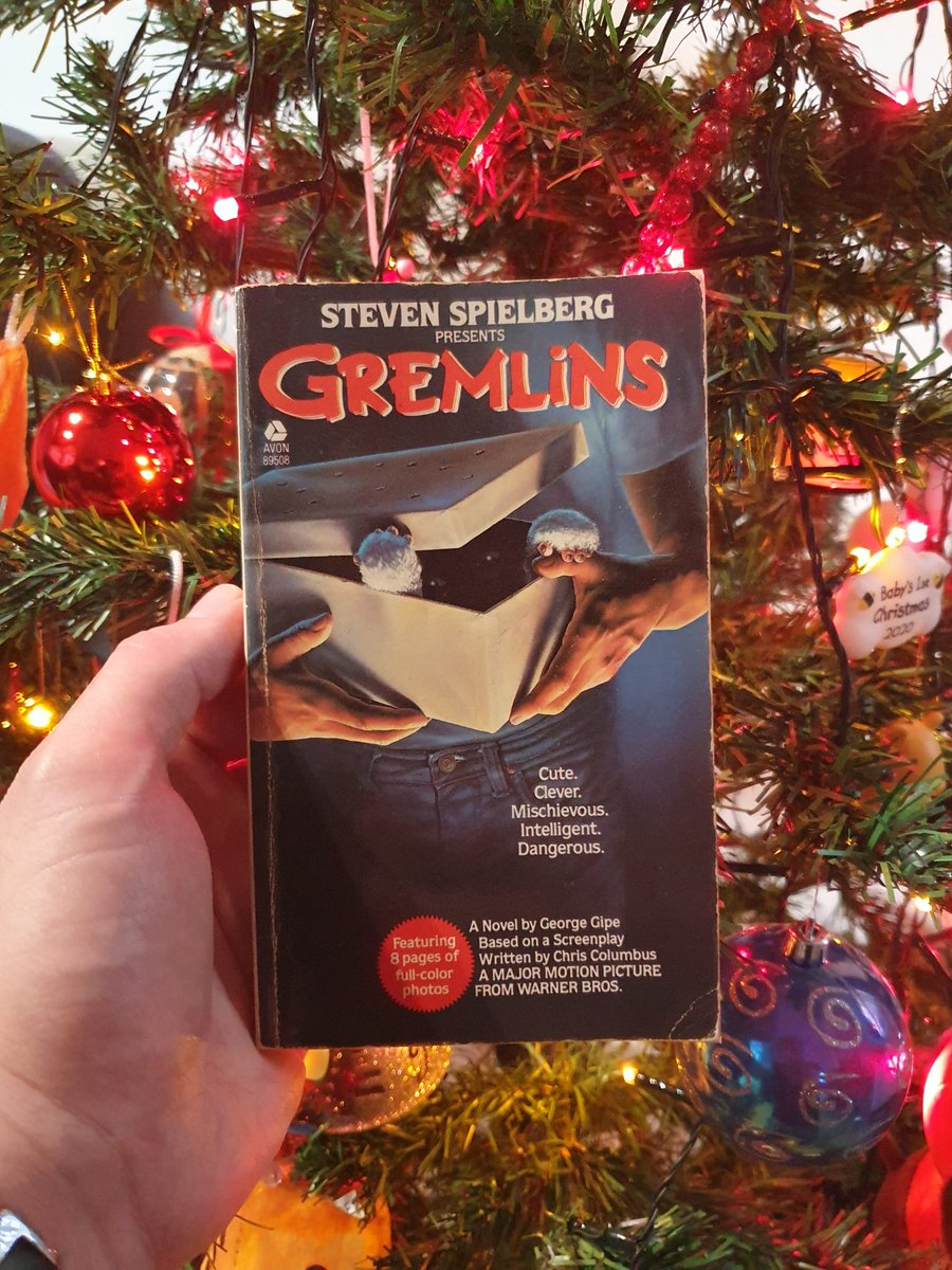 Gremlins novelization. Such a classic Christmas movie and an awesome book.
#horrorbooks #HorrorCommunity #HorrorFamily #novelization #christmasbooks