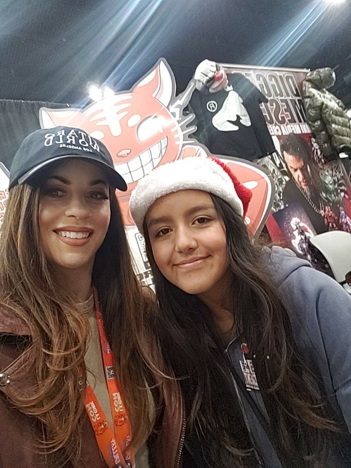 KalenaOrKArr's tweet photo. Kitaro!!! We are here. #KitaroWorld #diggermesch Having a blast at #lacomicon https://t.co/Gt266E4192