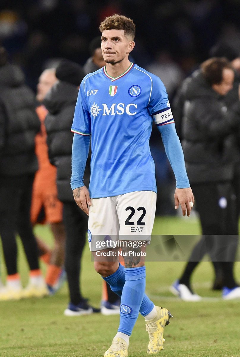 Rnaples7's tweet photo. Dalla parte dei ragazzi sul prato, sempre 
Dalla parte di chi è chiamato a lavorare sulle macerie, sempre 

Ti amo anche quando vinci https://t.co/ums4WcMhHQ
