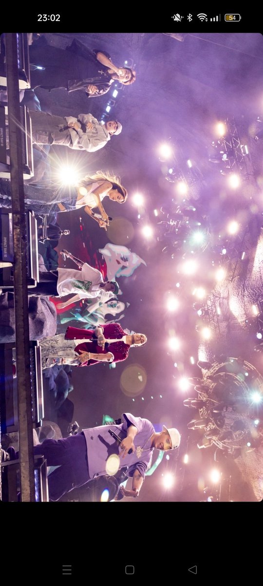 Todos miran porque llegan los del espacio 🚀