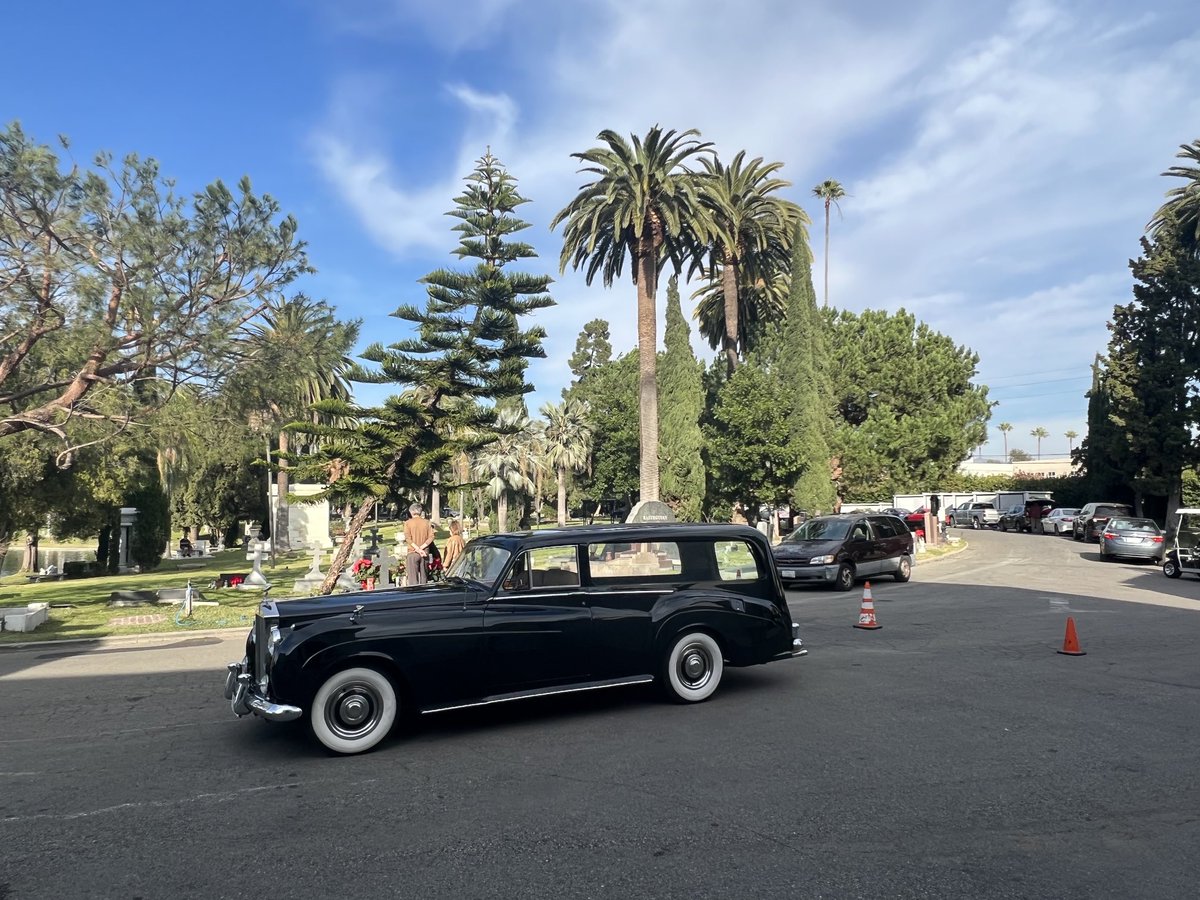 Edmund Gwenn’s remains arrived at the Hollywood Forever mausoleum in this 1952 hearse. #EdmundGwenn