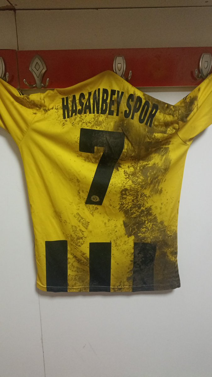 AhmetMandac5's tweet photo. HASANBEYSPOR U BU FORMA GİBİ ÇAMURLUYANLAR DERHAL SİKTİR OLUP GİTCEK.BURDA SAVAŞANLAR KALIR BU KULÜP KİMSENİN BABASININ ÇİFTLİĞİ DEĞİL...
#dirilishasanbey https://t.co/fRCRFys8Dx