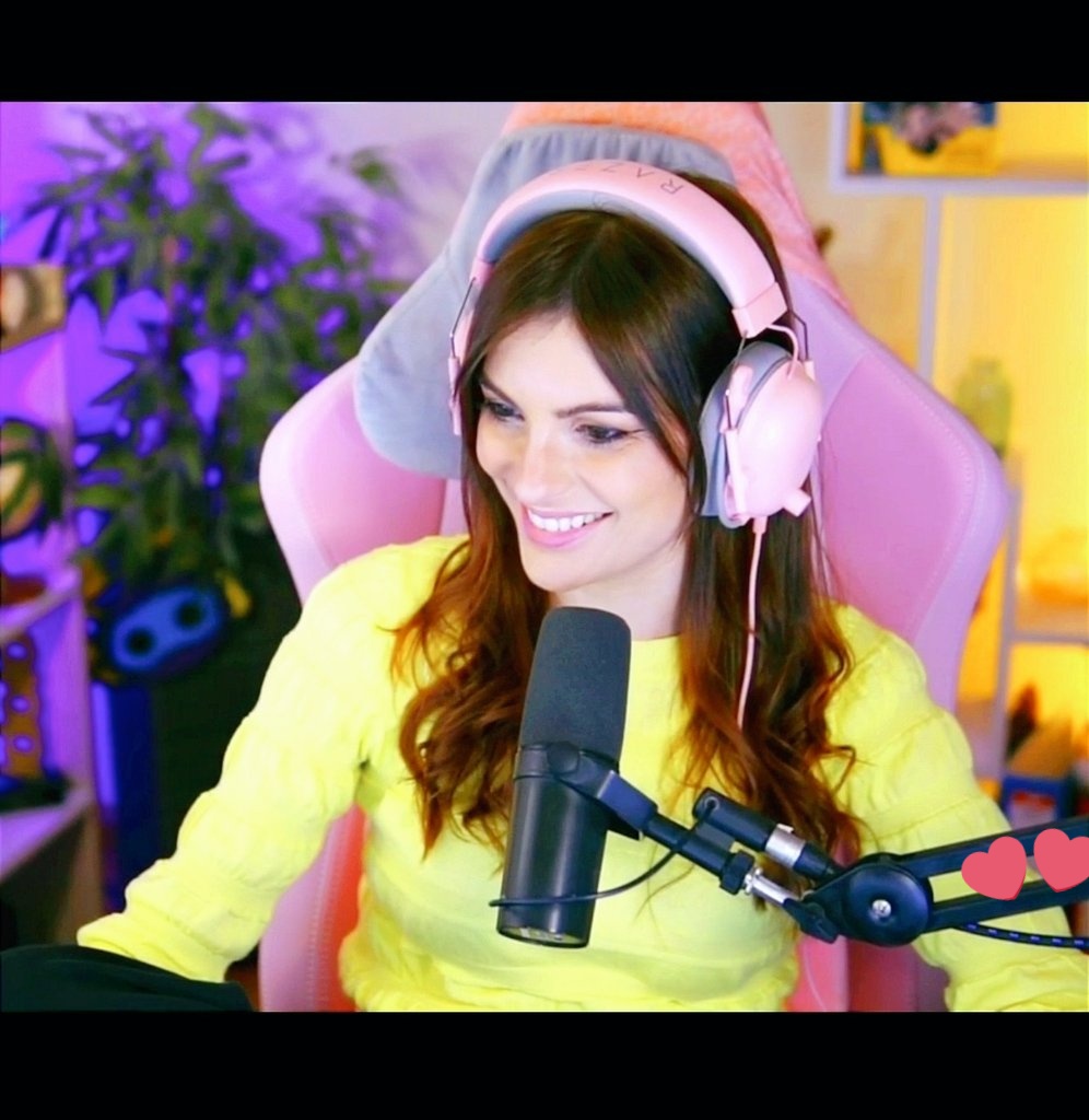 esevega28's tweet photo. @IamCristinini
 Gracias por el stream Bonita, que buen disfrute de niño esta siendo la twitch cup desde tu perspectiva, lo que le has dedicado que vas volando, ole muy bien, comoletito día y nada que descanses y pases buena noche, dulces sueños, besito TKM😘💙🫰🏼 https://t.co/AYr0CghV7i