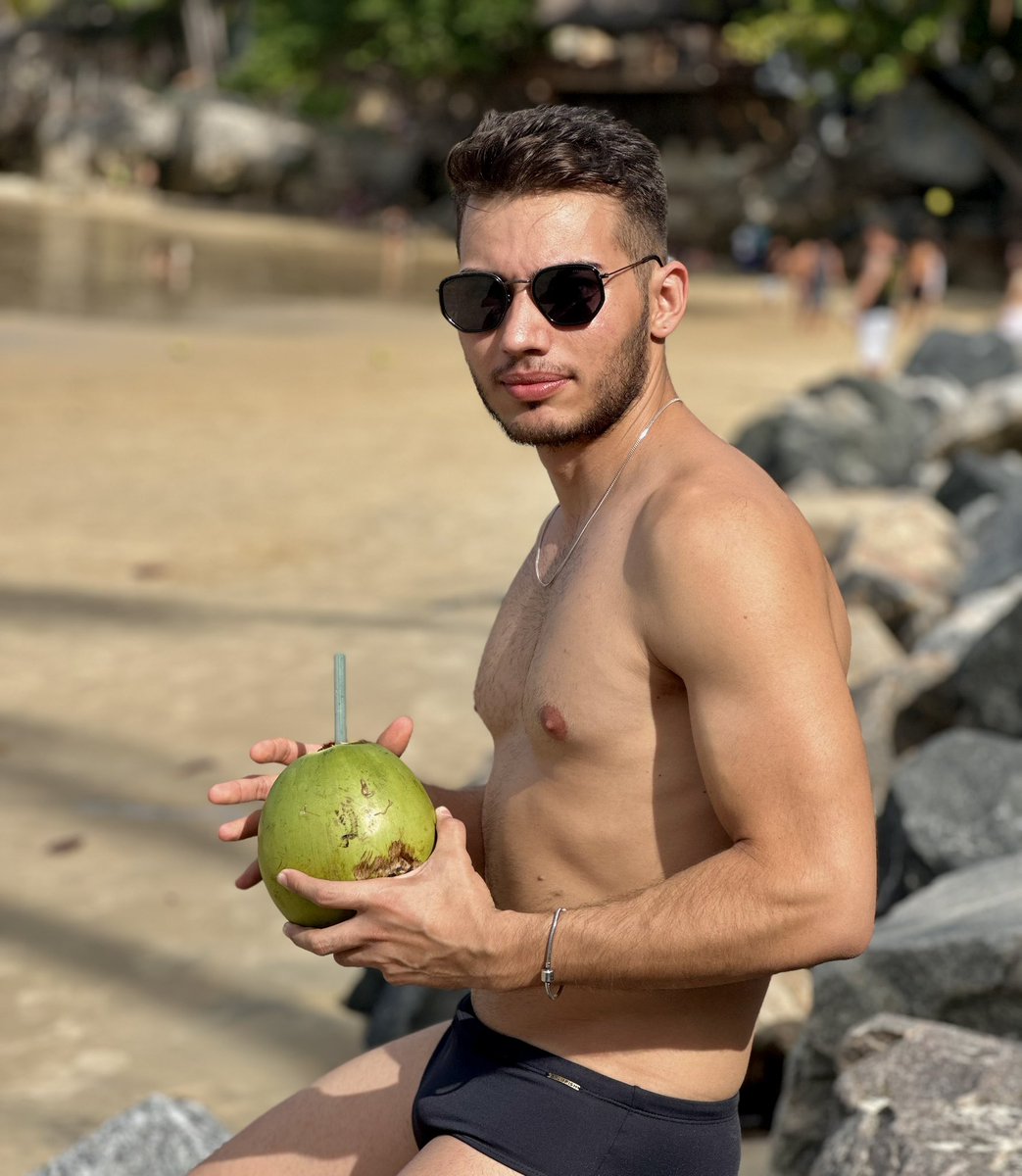 Em meio as crises uns choram e outros vendem lenços!
