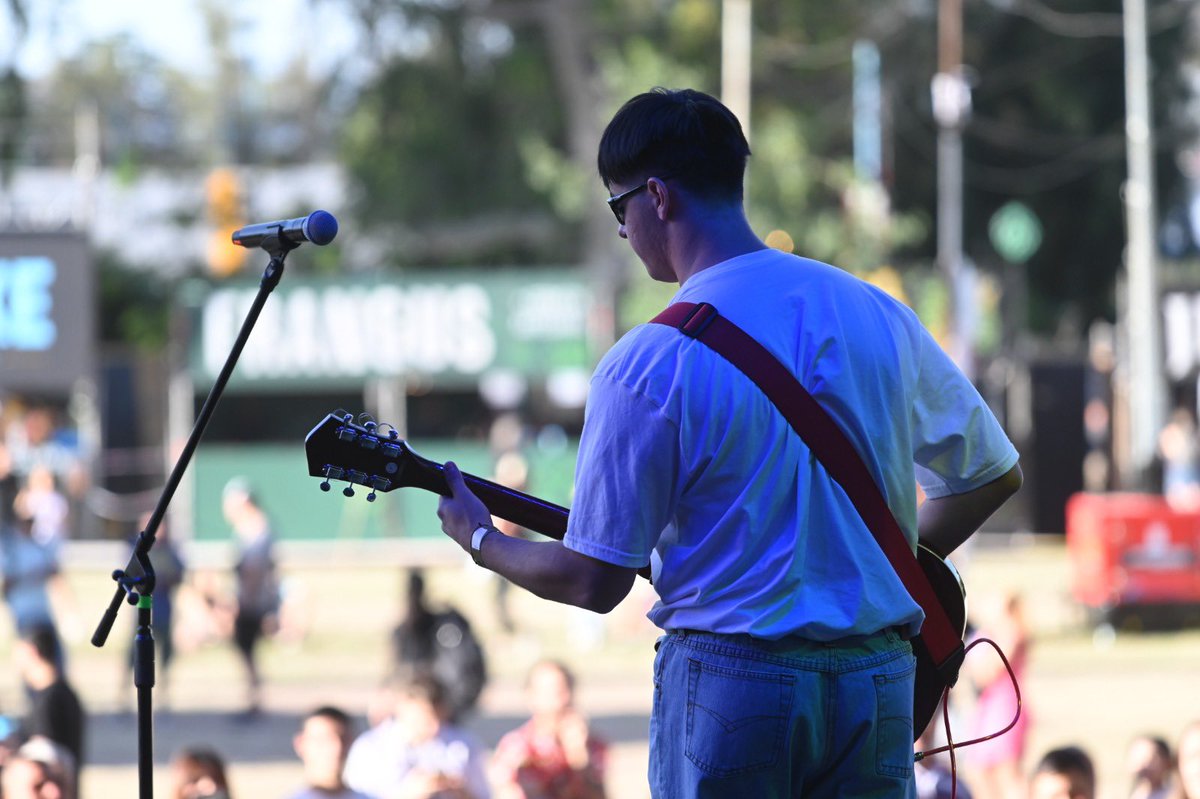 Largamos este domingo cervecero con #mansodreamin sobre nuestro escenario. Así arrancamos este tercer día de #FiestaCervezaGC 🎸🍻🎶