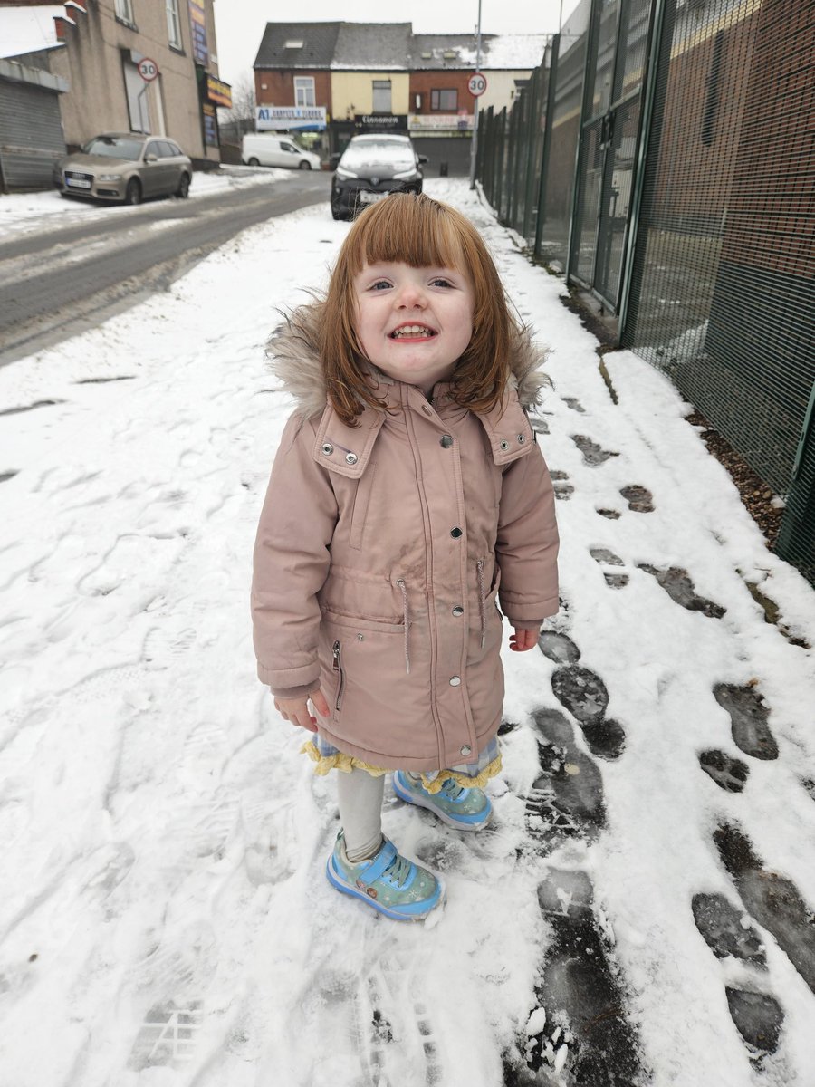 borderline_mum's tweet photo. We had snow ❤️ https://t.co/hnr07tQG19