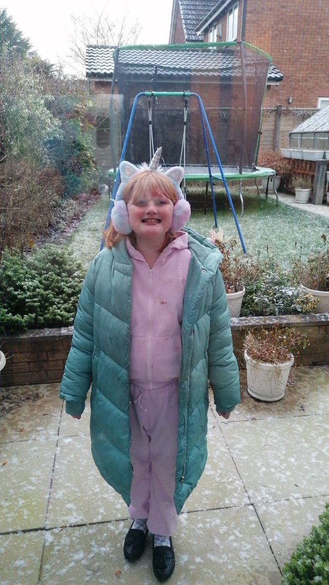 borderline_mum's tweet photo. We had snow ❤️ https://t.co/hnr07tQG19