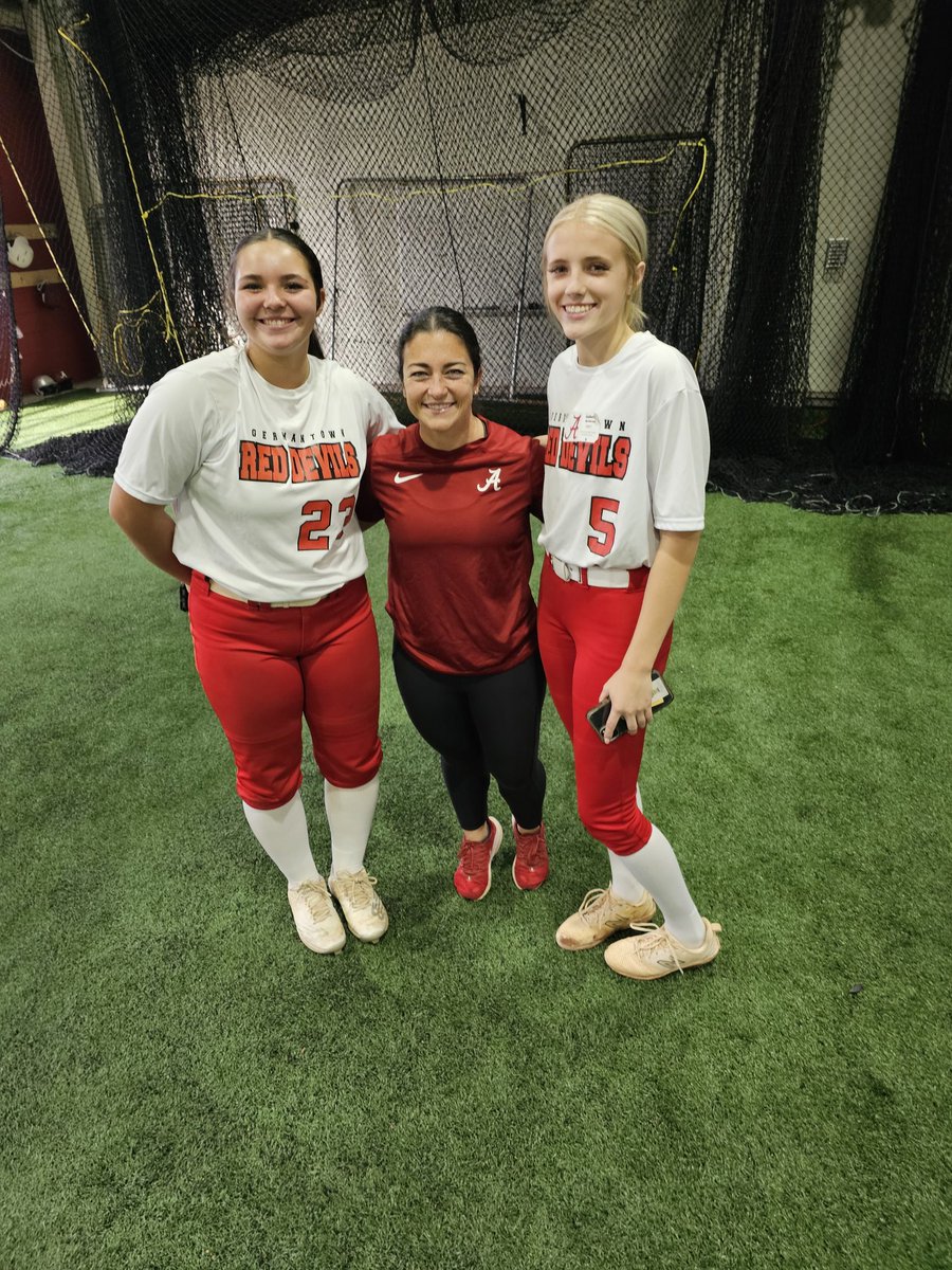 Bellematthews55's tweet photo. I had a great time at Alabama pitching camp. Thank you, @AlabamaSB, for running a great camp. Also, thank you to @jordan_nailling and her parents for coming to Tuscaloosa to catch me. #RedDevil4life @RedDevils16U @UACoachMurphy @lmcmahon7 @RyanIamurri32 @kaylabeaverr https://t.co/3Ce8aSEQsb