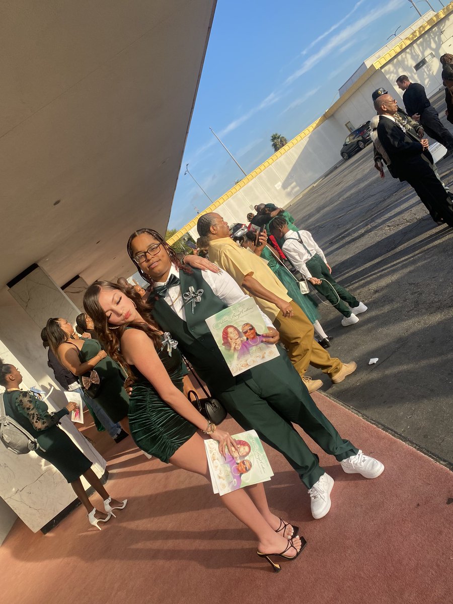 immfknher's tweet photo. me & my cousin look tf good #LLJDUBB #LLMYGRANNY ๐ https://t.co/gow2OwawCy