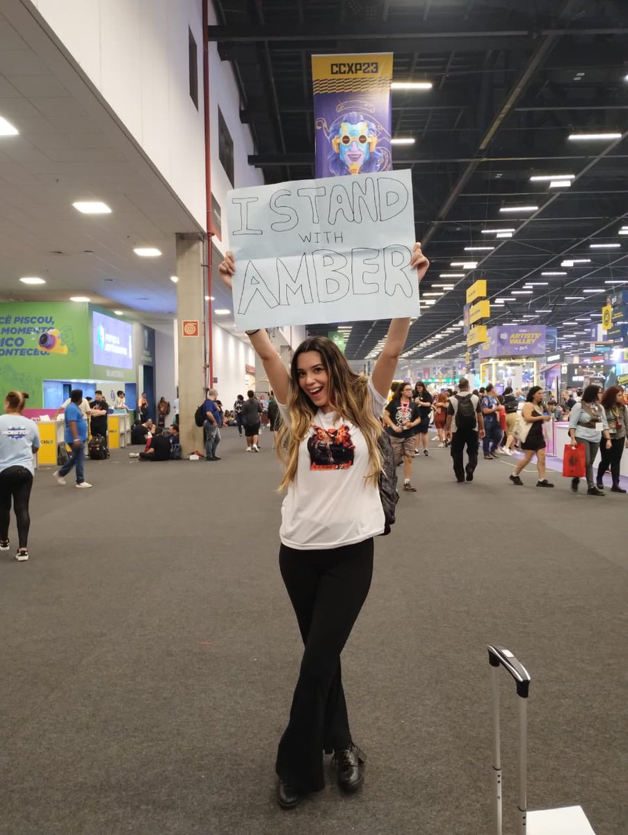 #IStandWithAmberHeard