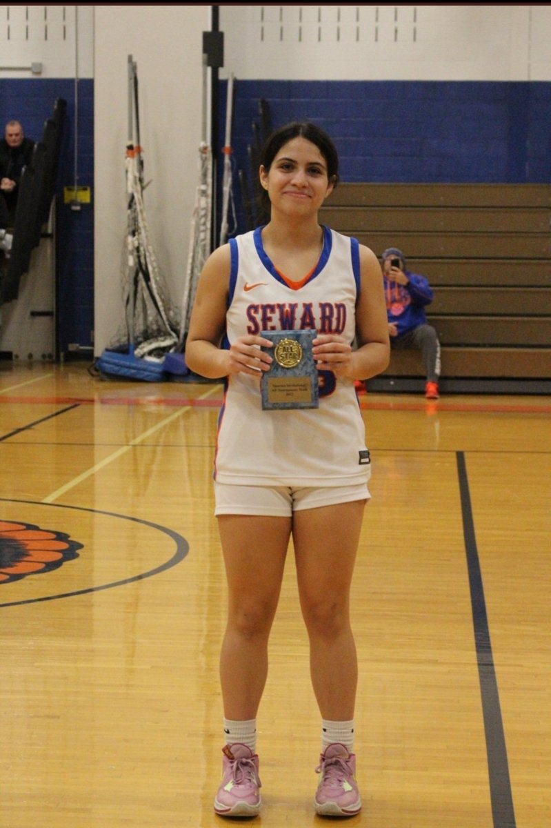 Tangtianttbball's tweet photo. Time to welcome another signee to our 2024 recruiting class. Kayla Valenti 26' is a heady guard that will add to our depth in the back court!
Super excited to bring many local talents together and representing orange county. 
Welcome to Storm King! @kaylavalenti_  @BashHoopsNE https://t.co/KWyrS402FL