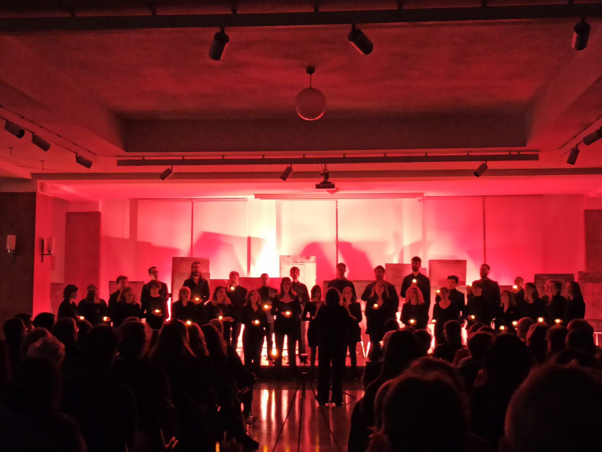 Gracias infinitas a todos los que forman la familia de Coro Xenakis, que habéis cantado en sus filas, nos habéis dirigido o acompañado desde las butacas. 

Por los buenos momentos, horas de ensayos, conciertos, música y amistad.

¡Por 20 años más de Xenakis!