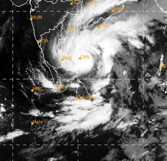 chennaiweather's tweet photo. #CycloneMichuang Chennai Makkale! : Please take the alert seriously! Don't venture out for any reason(unless emergency)! https://t.co/dxoWtaDjgy