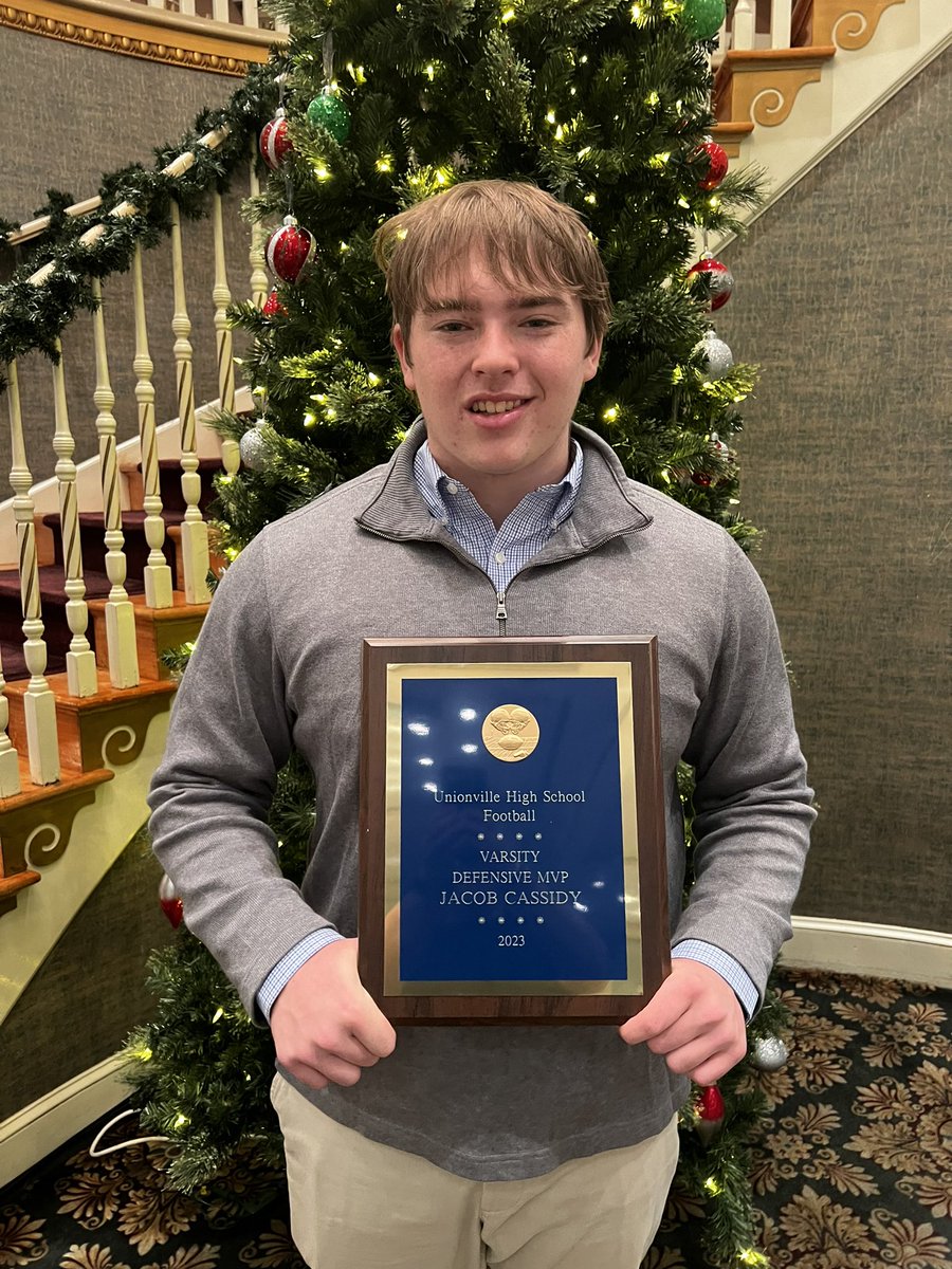 JacobCassidy20's tweet photo. I’m extremely grateful for my 4 years at Unionville. At our banquet today I was named Defensive MVP for the second year in a row! Thank you so much to my teammates and coaches who made all of it possible! https://t.co/EnvQEooDOV