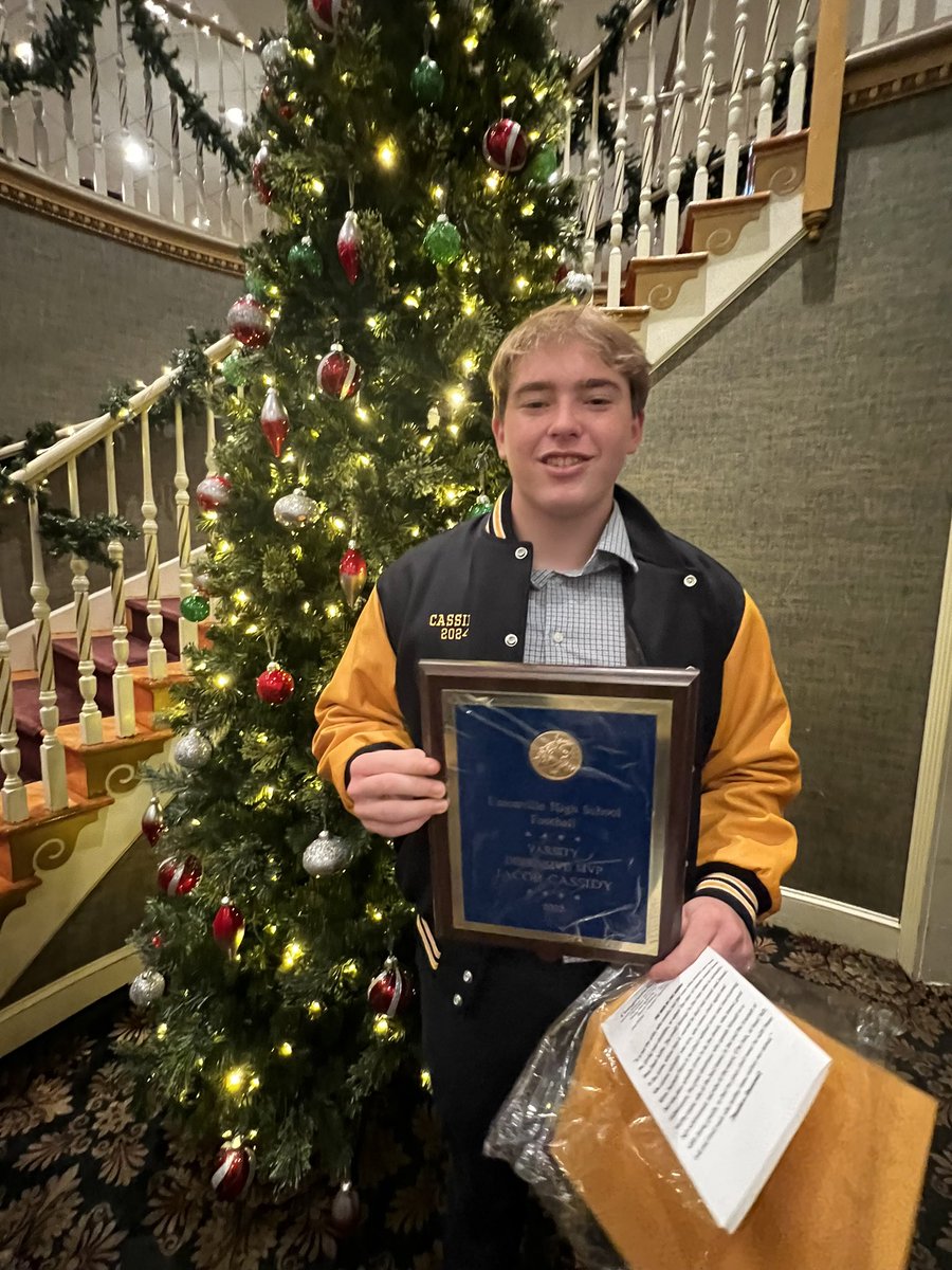 JacobCassidy20's tweet photo. I’m extremely grateful for my 4 years at Unionville. At our banquet today I was named Defensive MVP for the second year in a row! Thank you so much to my teammates and coaches who made all of it possible! https://t.co/EnvQEooDOV