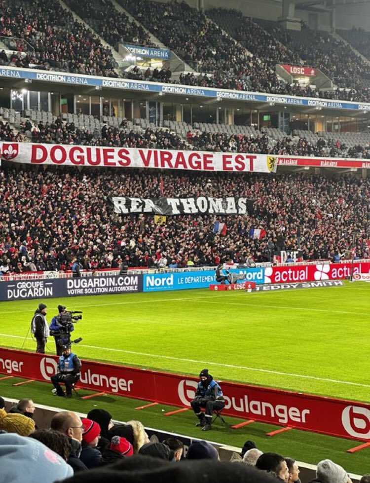 🔴⚪️ LILLE vs METZ 🇱🇻🇱🇻

•Affluence: 38 065
•Capacité: 49 082

•Taux de remplissage : 77,6%

2ème meilleure affluence de la saison pour les lillois ! Très bien ça, avec un très beau lancé de peluches, que du positif !

📸 @Mari0u