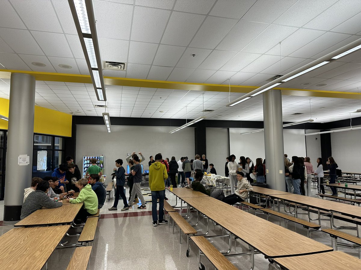CoachTanyaRM's tweet photo. Our hardworking #RMXC @XCCoachKen beginning their end of season celebration. So proud of these outstanding athletes &amp; coaching crew!!  

🚀💛🖤♥️🚀 @RocketsSportsRM @RMHS_principal @Rocket__Nation @RMathleticboos1 https://t.co/qrkNJDUPr8