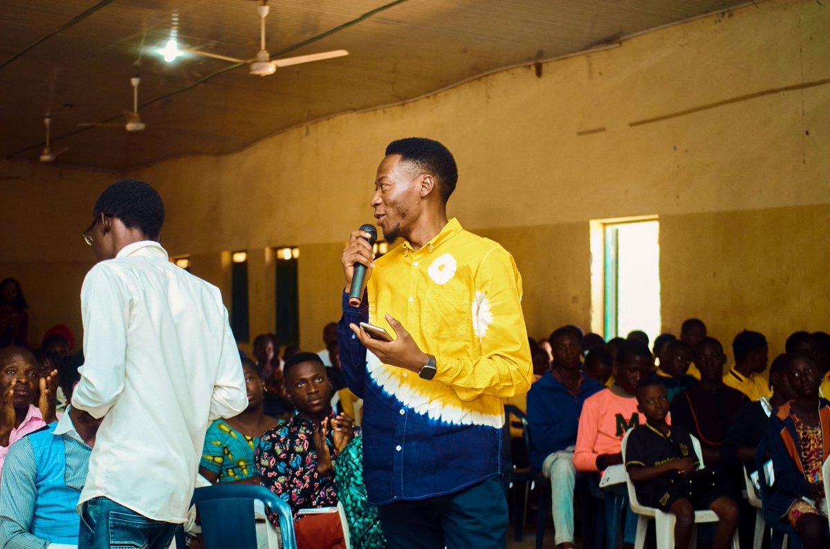 IkpeGodwinJosh2's tweet image. Some Pictorial excerpts from our just concluded Gonin-Gora Secondary School Outreach in Kaduna State. We had 6 schools in attendance...

Souls were won for Christ, hearts were set afire for God, Minds were enlightened and there was paradigm shifts.

#Revival #Fire