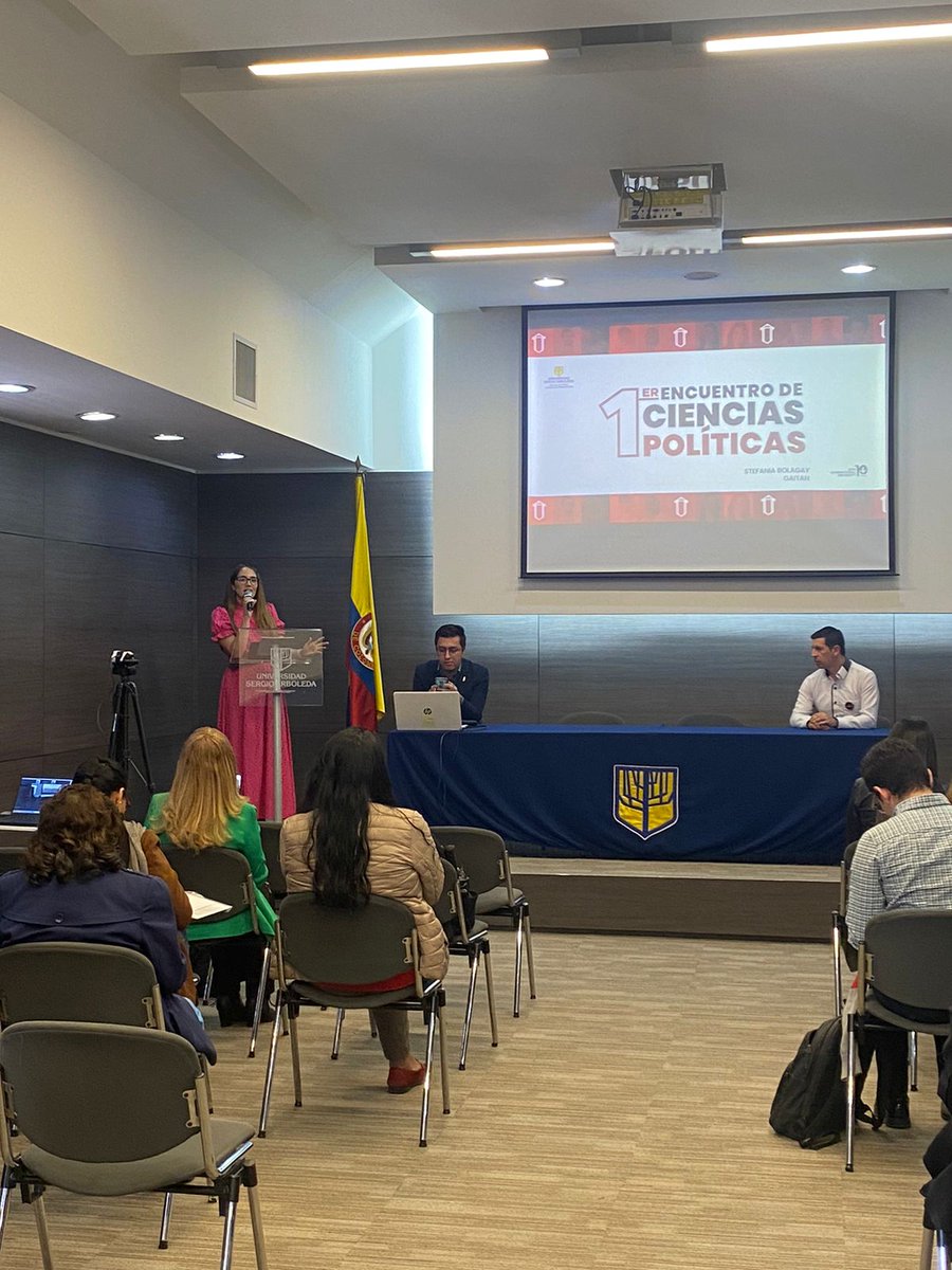 1° Encuentro Estudiantes Ciencias Políticas
Panel I: Inteligencia artificial y economía feminista
Panel II: Conflicto y construcción de paz
Panel lll: Avances de investigaciones
Panel lV: Políticas públicas y libertad religiosa
💙💛
#EPRIdelaSergio
#UniversidadSergioArboleda