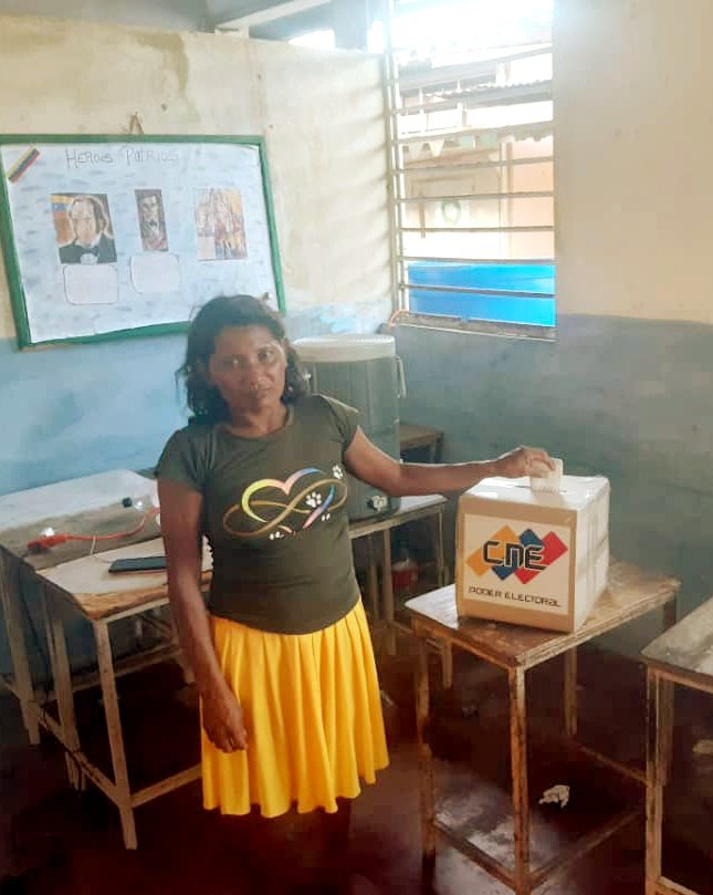 GobLizeta's tweet photo. Hermosas imágenes nos llegan desde el municipio Antonio Díaz, donde los pueblos originarios, guardianes de nuestro Río Padre, se movilizaron a canalete, para ejercer su derecho al voto, por el territorio que históricamente nos pertenece.
#ComprometidaConTodos
#VenezuelaDiceSí https://t.co/idhHaWOaWM