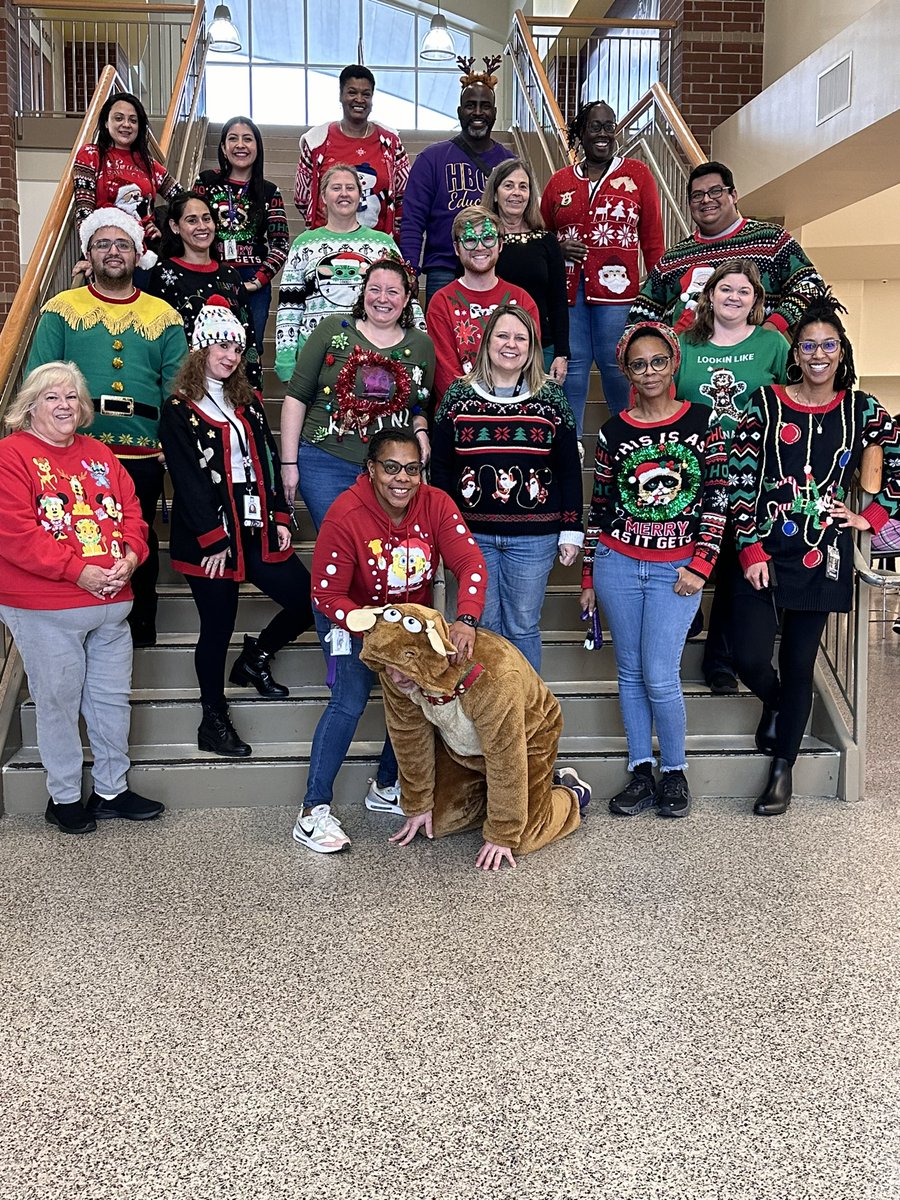 alwayz_in_skool's tweet photo. Festive Friday @SouthGarnerHS https://t.co/2TbphesNeq