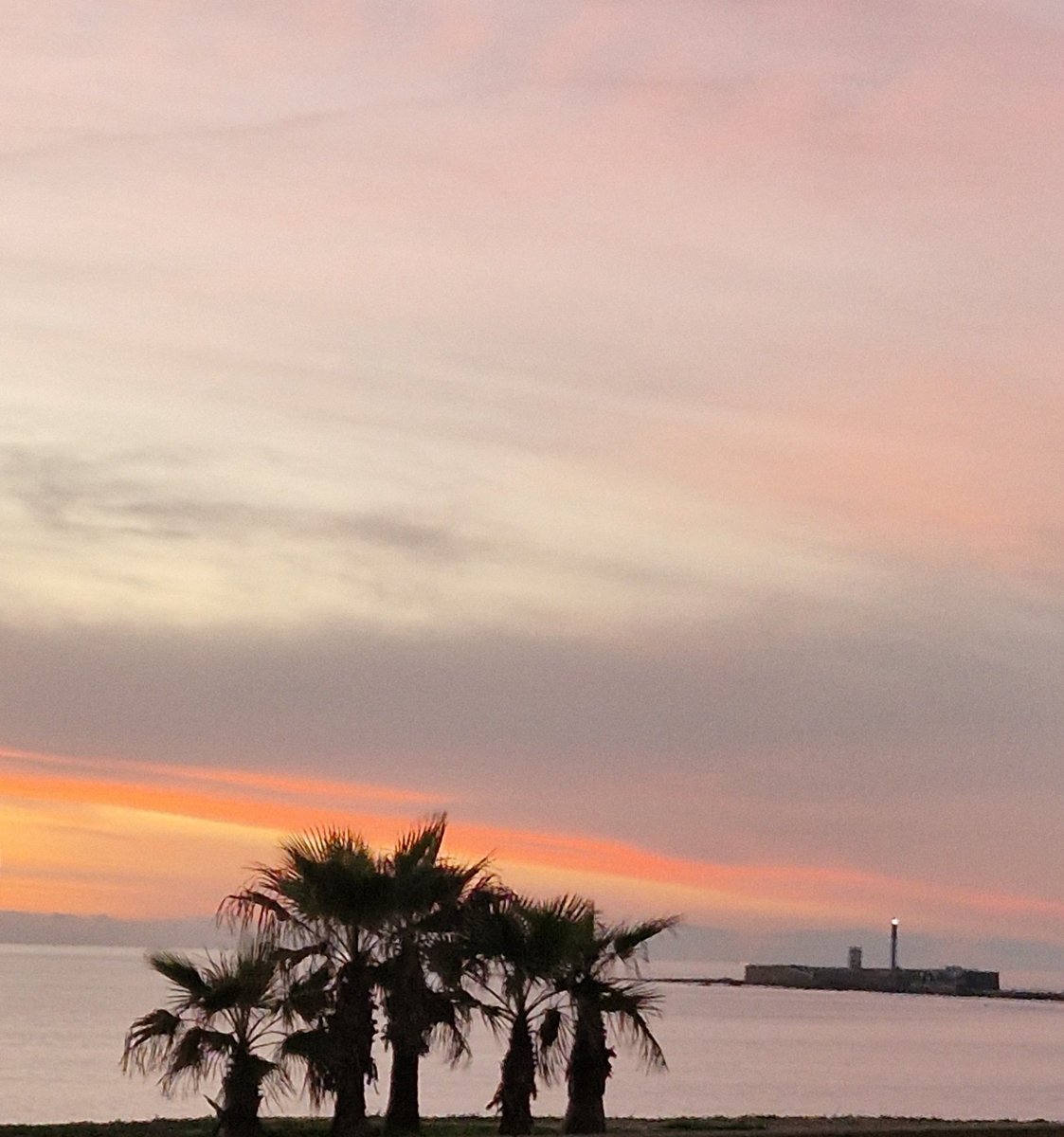 sdzafra's tweet photo. El atardecer de hoy #gaditaneando #atlanticamente https://t.co/mKcY9NxU8T