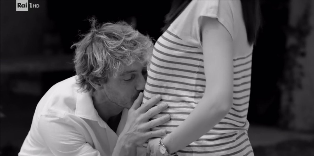 addictedtolese2's tweet photo. lea e marco>>>
ho sempre amato queste scene, probabilmente perché sono quelle in cui loro due come coppia sono più felici e senza problemi
#LeaINostriFigli #Lea2 https://t.co/iTlhnDiDnf