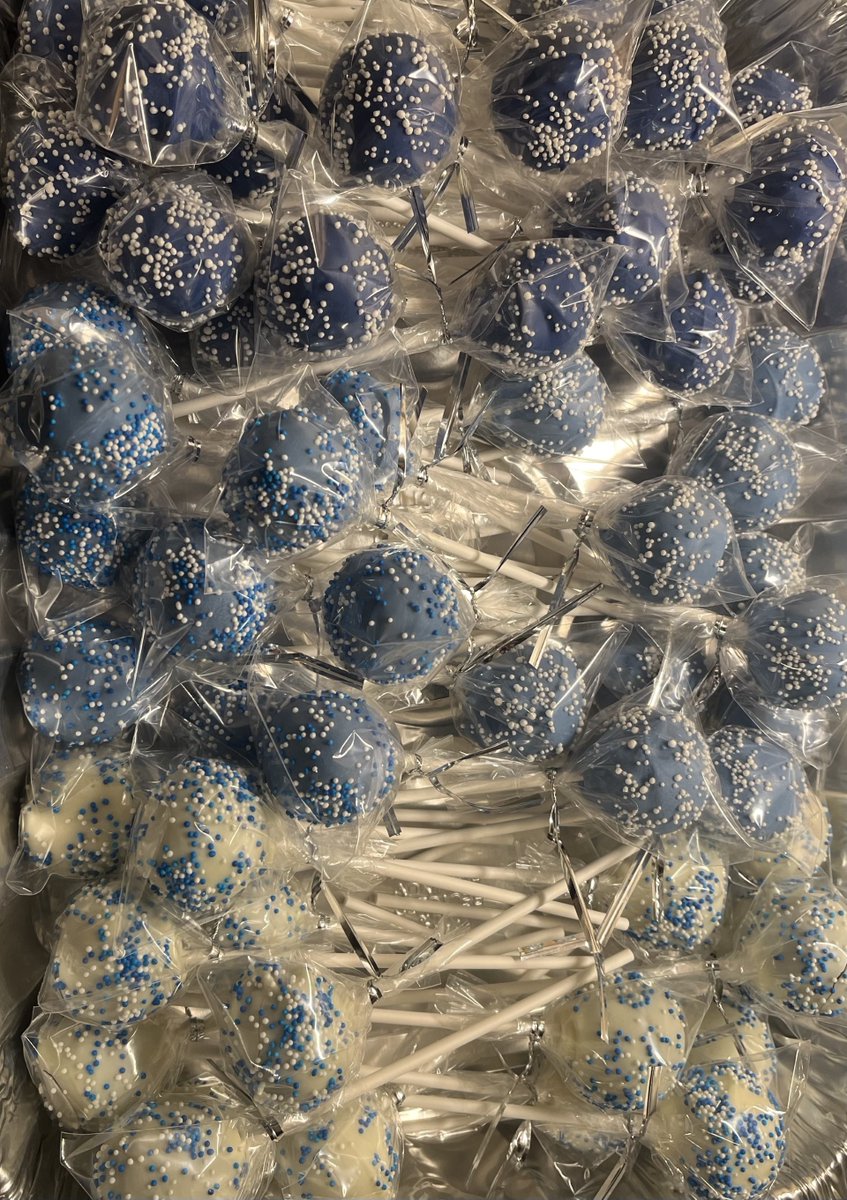 BISCSouthLoop's tweet image. Our Secondary students baked and worked a blue-themed Bake Sale this week to benefit Big Shoulders as part of the World Children’s Day activities. We hear cake pops were tough to keep in stock.
#NAEUnicef #NAEWorldChildrensDay #NAETheAmericas #WeAreBulldogs #CreateYourFuture