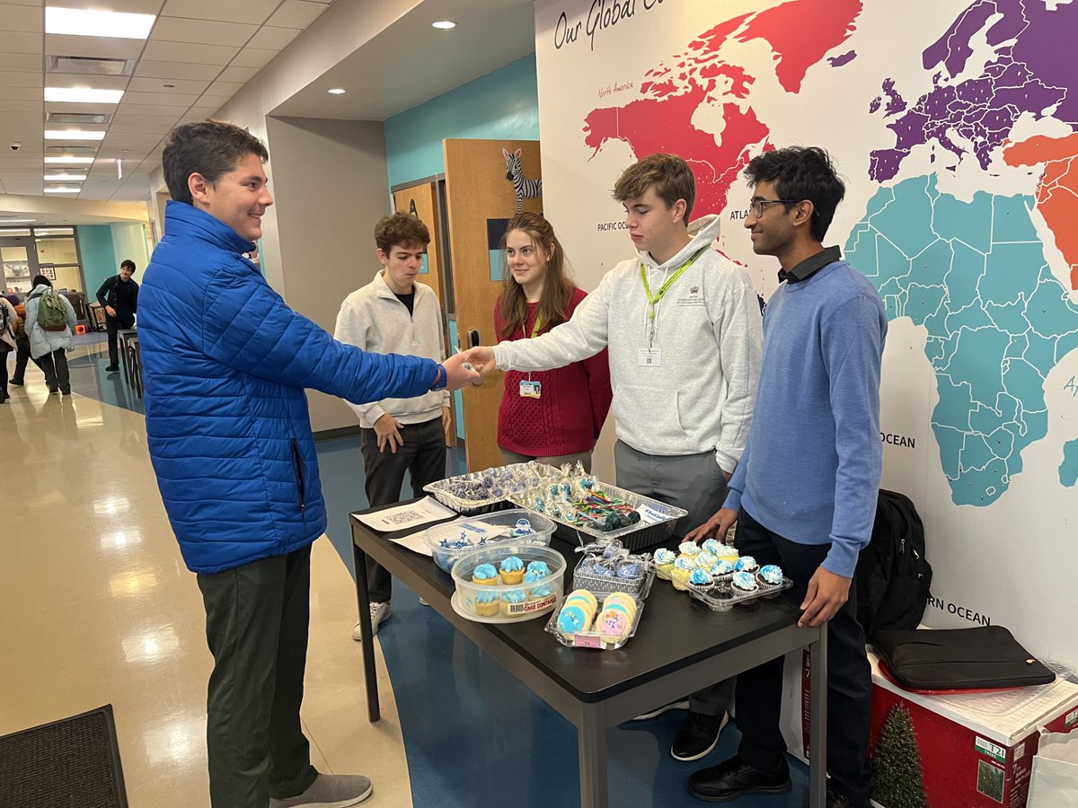 BISCSouthLoop's tweet image. Our Secondary students baked and worked a blue-themed Bake Sale this week to benefit Big Shoulders as part of the World Children’s Day activities. We hear cake pops were tough to keep in stock.
#NAEUnicef #NAEWorldChildrensDay #NAETheAmericas #WeAreBulldogs #CreateYourFuture